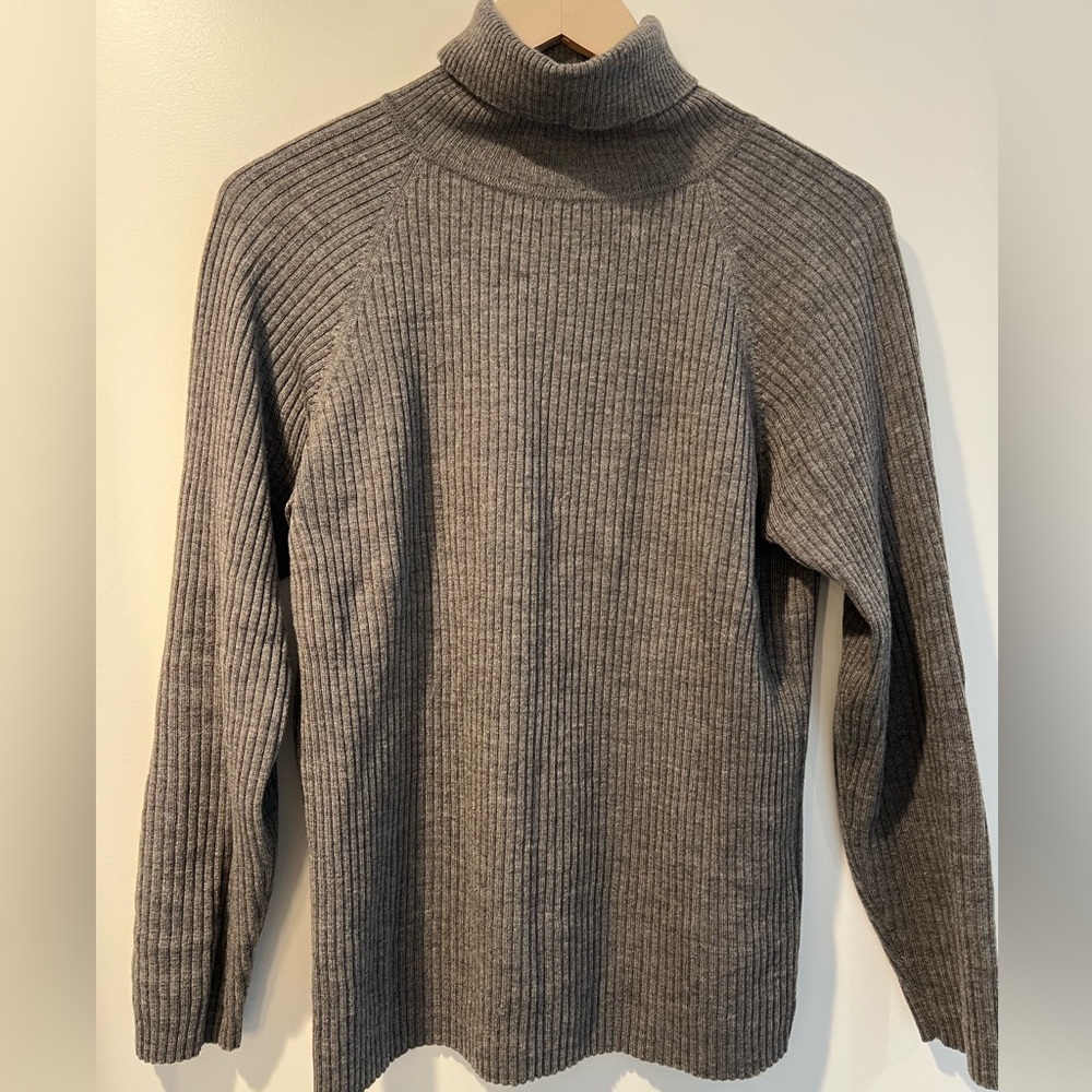 Gray Turtleneck Sweater for women DKNY size L